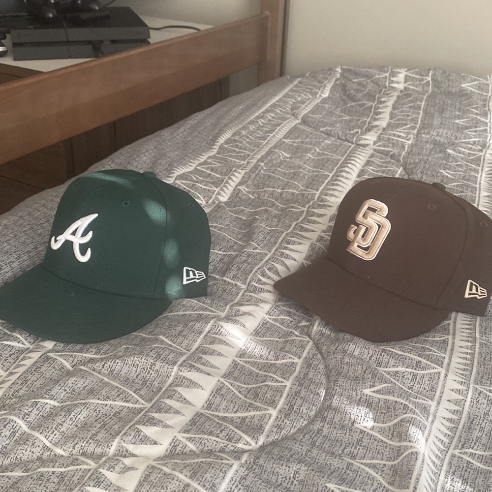 2 fitted hats 7 5/8